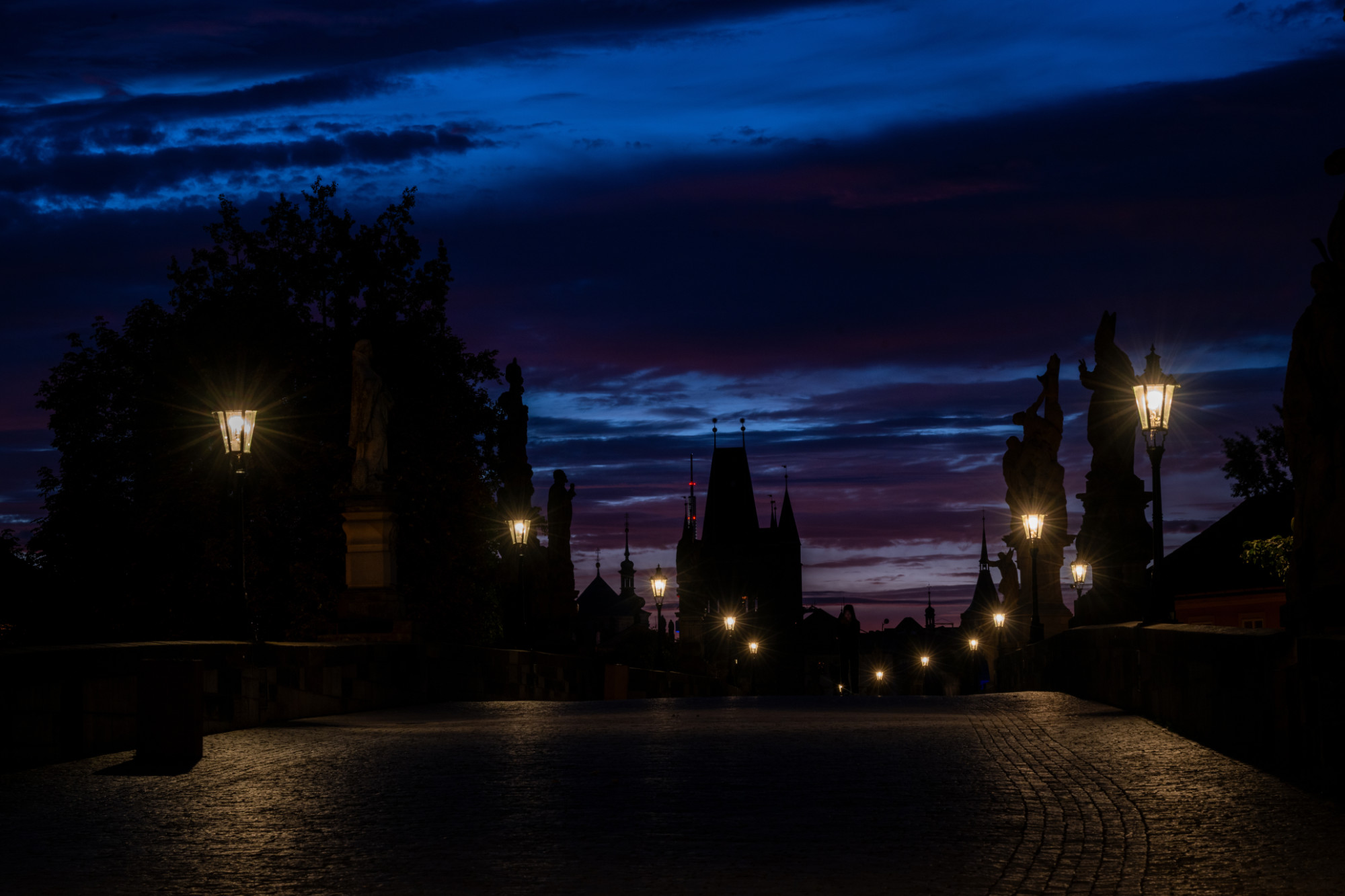 Karlův most v modré hodině – Bez filtru. Foto Peter Čech.